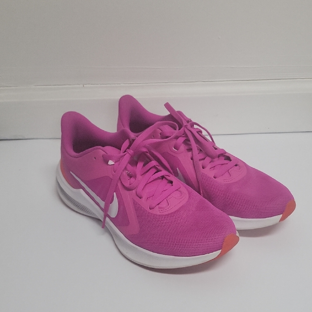 Nike Women's Pink Athletic Shoes